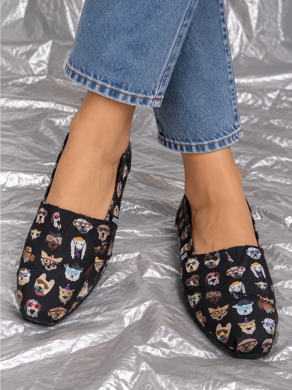 Skechers BOBS Women’s 8W Wide Memory Foam Slip On Shoes Black Dog Print